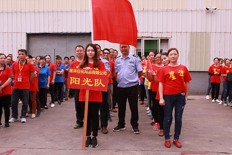 公司組織的拔河活動(dòng)