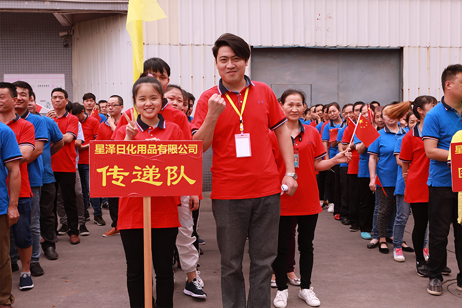 公司組織的拔河活動(dòng)